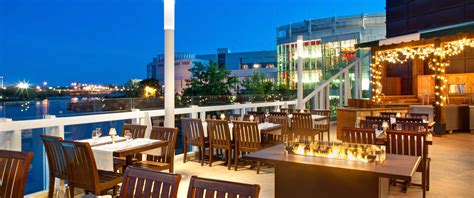 lac leamy hilton restaurants.